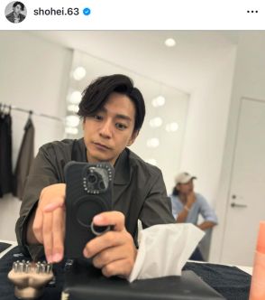 三浦翔平、鏡越しの自撮りショットに「ずーっと顔がいい」「惚れすぎます」とファン歓喜！