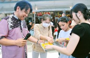 夏のビニールハウスは40度以上　朝6時から収穫　店に並ぶ時に完熟するよう逆算　沖縄・うるま市のマンゴー農家、生産秘話を熱弁