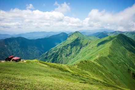 遭難死者数はエベレストの2倍以上…1977mしかない谷川岳を「魔の山」にした“奇怪な容貌”を持つ1000mの崖とは