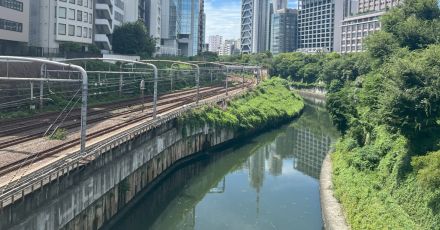 喫煙所は都会のオアシス…東京・神保町の古書店街を抜けた先にある「意外な絶景」