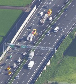 【速報】埼玉・坂戸市の関越自動車道　6台絡む玉突き事故　9人死傷