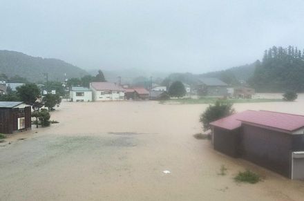 山形で線状降水帯発生　予測間に合わず　河川氾濫、田畑に濁流