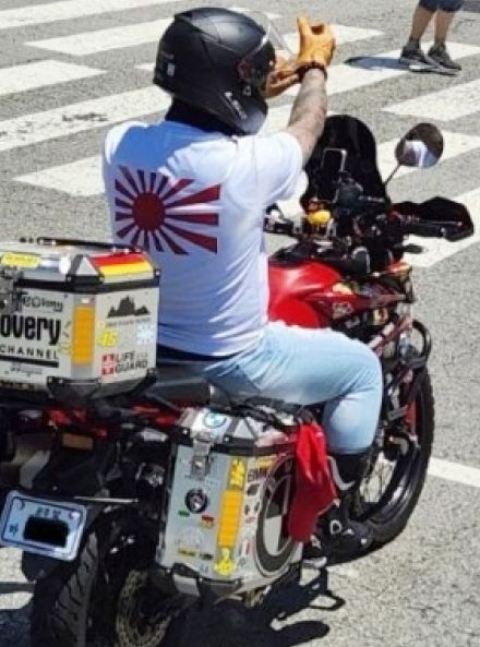 徐坰徳教授「韓国路上の旭日旗ベンツに続いてライダーまで」