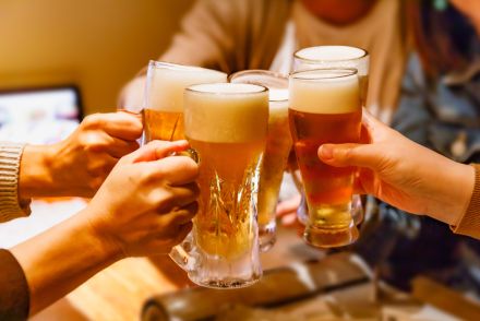 30歳で主任に昇格しましたが、飲み会では「役職付き」が多めに出すべきですか？ 正直家計が厳しいので「割り勘」でも問題ないでしょうか…？