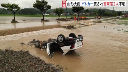 道路が完全に崩れ、走行中に押し流されたか…パトカーは逆さまに　山形県の大雨　一夜明け被害明らかに