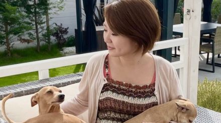 さくらまやさん　愛犬の中心で26歳の誕生日を報告「26歳になりました」