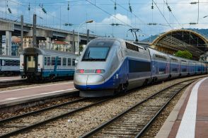 【続報】フランス高速鉄道TGVへの攻撃は3カ所で電気系統狙ったか?復旧は少なくとも週末一杯を要する