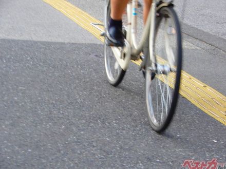 危ないって! あの…自転車もいよいよ免許制にするしかなくないか? せめて講習受けてくれないか??