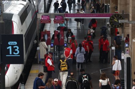 仏TGV放火　「ユーロスター」一部運休　ロンドン市内も駅混雑