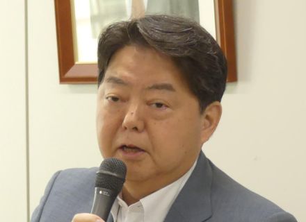 急逝の宜野湾市長に「大変驚いている」25日に面会の林官房長官「哀悼の誠を捧げます」