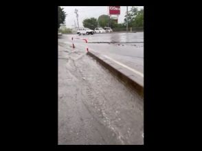 20分間に32ミリの激しい雨　用水路から水あふれ店舗に流れ込んでいるとの情報も　佐久地域に大雨洪水警報