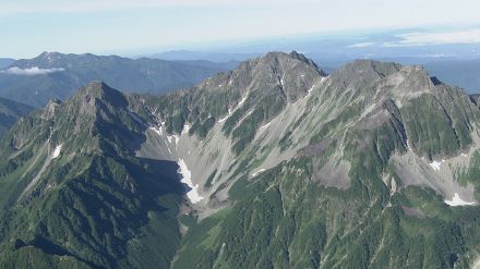 北アルプス横尾谷で遭難　神奈川県の75歳女性が滑落　消防ヘリで救助　左太腿骨骨幹骨折で重傷　