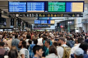 仏高速鉄道破壊、五輪開会式に「影響ない」 パリ市長