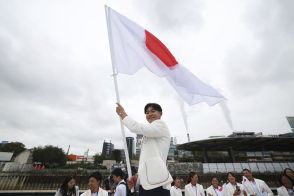 【パリ五輪】開会式で日本は９３番目に登場　旗手の半井重幸、江村美咲らも笑顔