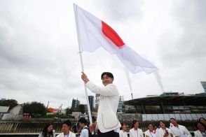 【開会式】ピンク演出に「林家ペーパー子を探せ！」「この中にいても違和感ない」「ここ赤羽？」