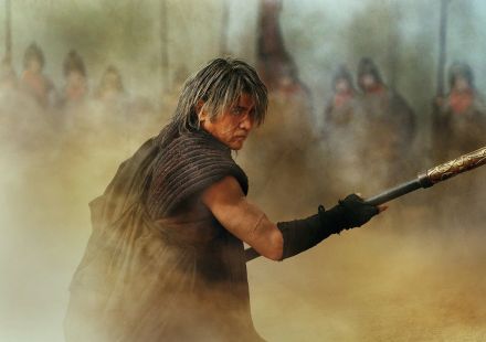 吉川晃司が体現する“孤高の武神”　『キングダム』龐煖役が成立した理由はルーツにあり？