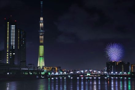 「隅田川花火大会」が7月27日（土）に開催！ スカイツリーを背景に2万発が打ち上がる。当日は交通規制にご注意を。