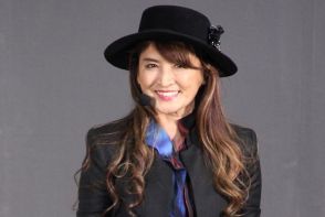 ＜志穂美悦子＞68歳、長渕剛の妻　五輪をイメージしたお花を紹介　変わらぬ姿に「すてきに歳を重ねた」「お花に負けずきれい」の声