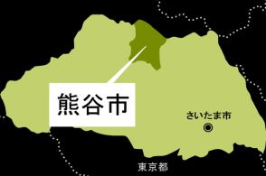 朝7時半前に出火　木造2階建て住宅が全焼　世帯主の男性は出勤中、妻が在宅もけが人なし　同じ敷地内に住む親族の女性が110番