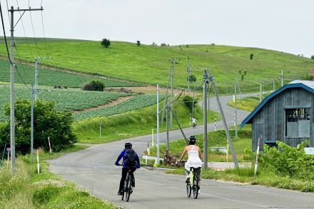 電動自転車で富良野を走ってピザづくり＆ワイナリーへ！ 動物にも癒やされる旅【後編】