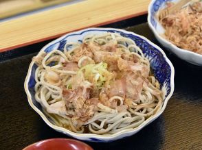 脳がバグる荒物屋のような蕎麦屋。福井・坂井市にある謎の店『たけうち』が面白くてウマい