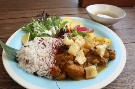 古文書の食材で精進料理風「KDカレー」　奈良のカフェで人気