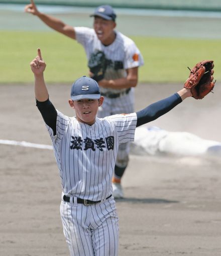 滋賀学園が15年ぶり夏の甲子園へ　決勝で背番号10・脇本耀士が2安打完封【高校野球滋賀大会】