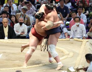 【名古屋場所】照ノ富士が思わぬブレーキ　２敗目喫し１０度目Ｖは千秋楽に持ち越し