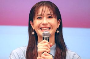 美貌がハイブランド…松本若菜、ジュエリー輝くスーツ姿に「ビジュ最高」「かっこいい」と称賛＜西園寺さんは家事をしない＞