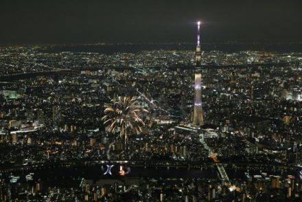 夜空を彩る2万発の競演　東京の夏の風物詩　隅田川花火大会