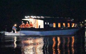 夜の宍道湖で旅客船が座礁　乗客９人は地元シジミ漁の船が救助、船長ら乗員４人もけがなし　遊覧の帰港中、風や波もなく原因調査中　島根県松江市