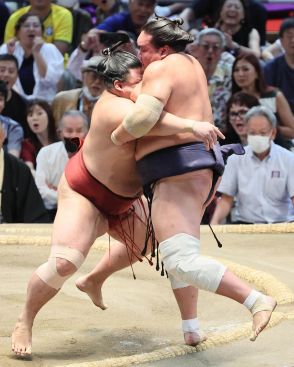 照ノ富士、勝てば優勝の一番で隆の勝に完敗　八角理事長「たぐったのは失敗。楽に行こうと思ったのか」