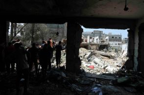 イスラエル軍、再び学校空爆　30人死亡　行き場を失う避難民