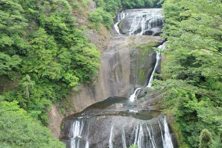 涼しい!  滝めぐり＆ハイキング「日本三名瀑・袋田の滝」＆激レア “裏見” 「月待の滝」写真映えレポ!