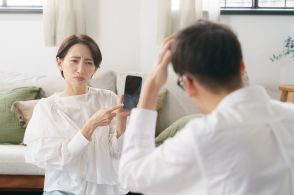 結婚後に3股発覚、妊娠中も出産後も浮気…55歳妻が、それでも「裏切り者」夫を許し続ける“決定的理由”