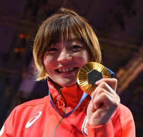角田夏実の金メダル運ぶトレーもルイヴィトン！ダミエ柄の総革デザインにネット興奮「すげぇ！」「やはりセンスが違う」