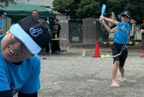 「水風船バッティング」で気温10度低下　