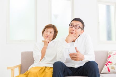 夫が定年後、再雇用してまで働きたくないと言っています。年金支給までの5年間、夫婦2人で生活するにはいくら必要でしょうか？