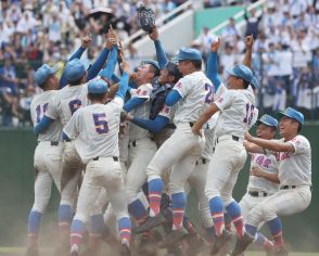 【高校野球】 花咲徳栄が５年ぶりＶ 延長１０回に及ぶ激闘に岩井監督「最後まで自分たちの野球をしてくれた」