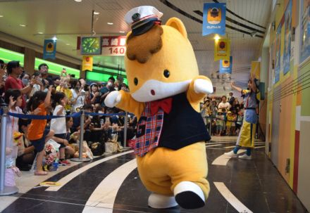 高崎駅が「ぐんまちゃん駅」に　開業140年で登場、ダンス披露