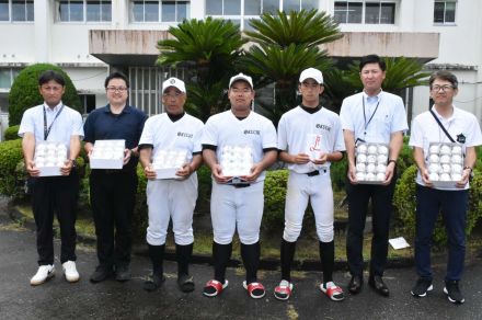 あの歓喜を再び！　32年前、県頂点を極めた県立高校野球部が5年ぶり復活　当時の監督が再任用で着任、OBらボール寄贈し激励　伊佐・大口高