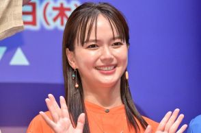 ＜今週のファッションチェック＞多部未華子　大人可愛い夏の装い　鮮やかシャツワンピ×サンダルコーデ