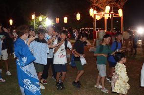 夏の風物詩　伝統の夏祭りにぎわう　老若男女が花火や踊り楽しむ／兵庫・丹波市