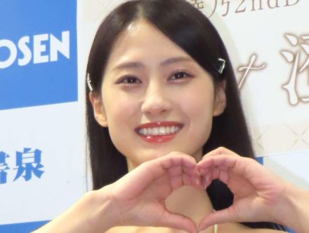 「この画角はいいぞ！笑」澄田綾乃、谷間チラリ！上からの自撮りショットにフォロワーもん絶