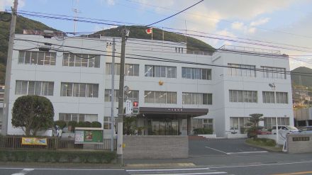 「海で人が浮いている」波打ち際に仰向けの男性遺体　警察は事件事故の両面で捜査