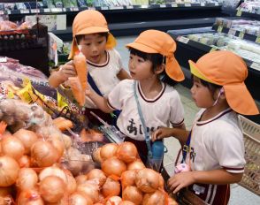 メモを片手にドキドキおつかい…職員の口出し御法度、子どもだけで作ったよ！　おいしい焼きそば　南大隅・根占こども園