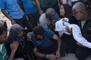 ガザ各地にイスラエル軍の攻撃、子ども含む１９人が死亡