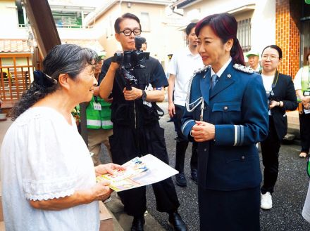 演歌歌手の伍代夏子さんが詐欺被害防止を訴え　新座市内で戸別訪問　詐欺の多くは固定電話経由「知らない電話に出ないことや対策をして」と住民に直接呼びかけ