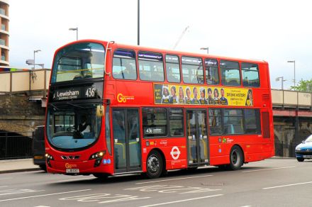 昔は別々のメーカーが作っていたバスのシャーシと車体……英国では今もやってるってマジ!?