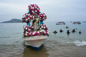 【今日の1枚】海を渡る聖母、漁師の安全祈願 パナマ